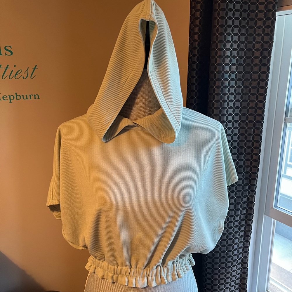 Mango Cropped Hoodie